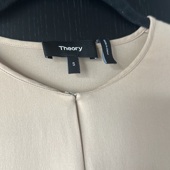 Theory 100% silk top - beige Small - Picture 2 of 9